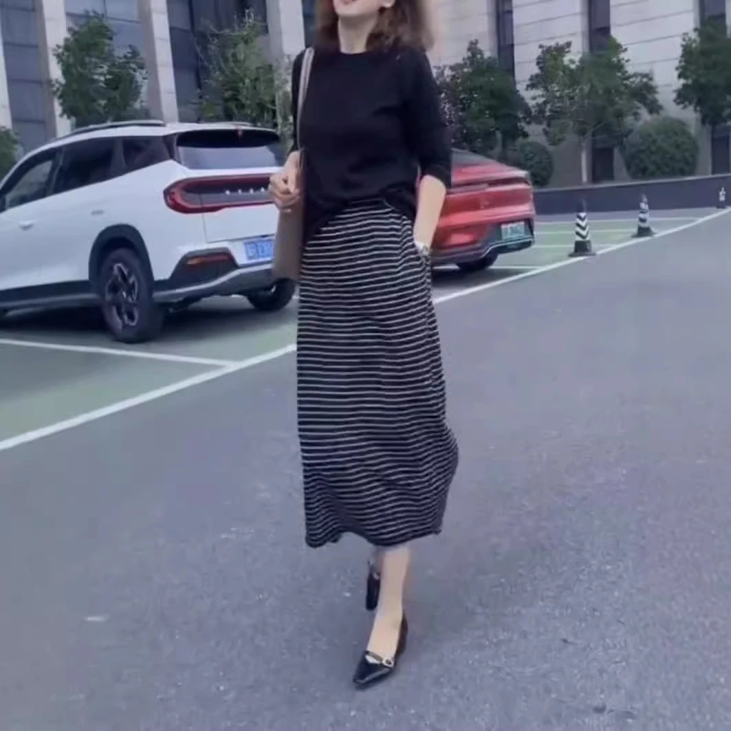 24887网红爆款女2025秋季新款纯色宽松T恤侧边开叉条纹半身裙女装