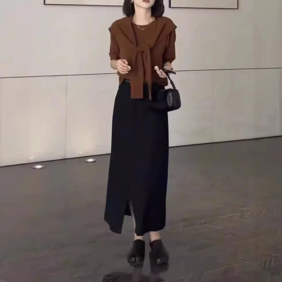 2025秋季新款短袖宽松显瘦气质休闲洋气带披肩上衣开叉半身裙女装
