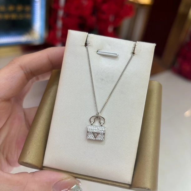 坠链均925银合成锆石 银925项链包包款