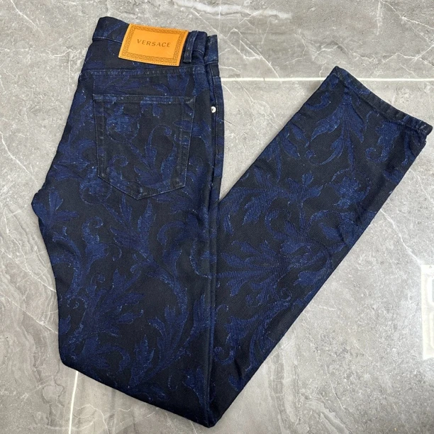 全新未使用 Versace/范思哲 国内现货/男生暗花牛仔裤