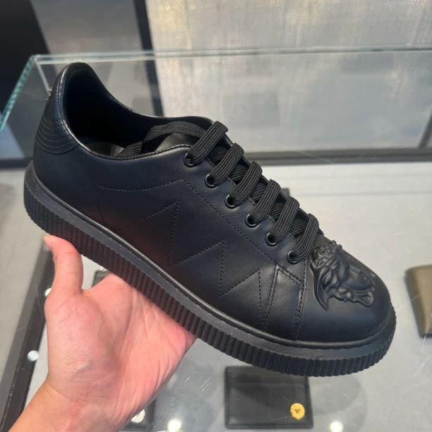 全新未使用 VERSACE/范思哲 国内现货/孤码特价板鞋