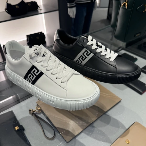 全新未使用 Versace/范思哲 三周左右到手/男士板鞋/不带鞋盒