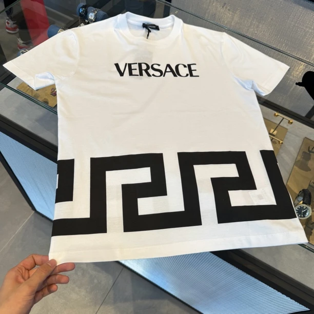 全新未使用 Versace/范思哲 俩周到手/男士短袖字母印花款
