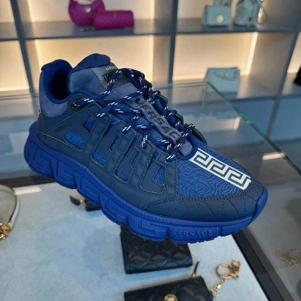 全新未使用 Versace/范思哲 三周左右回国/男士飞船鞋