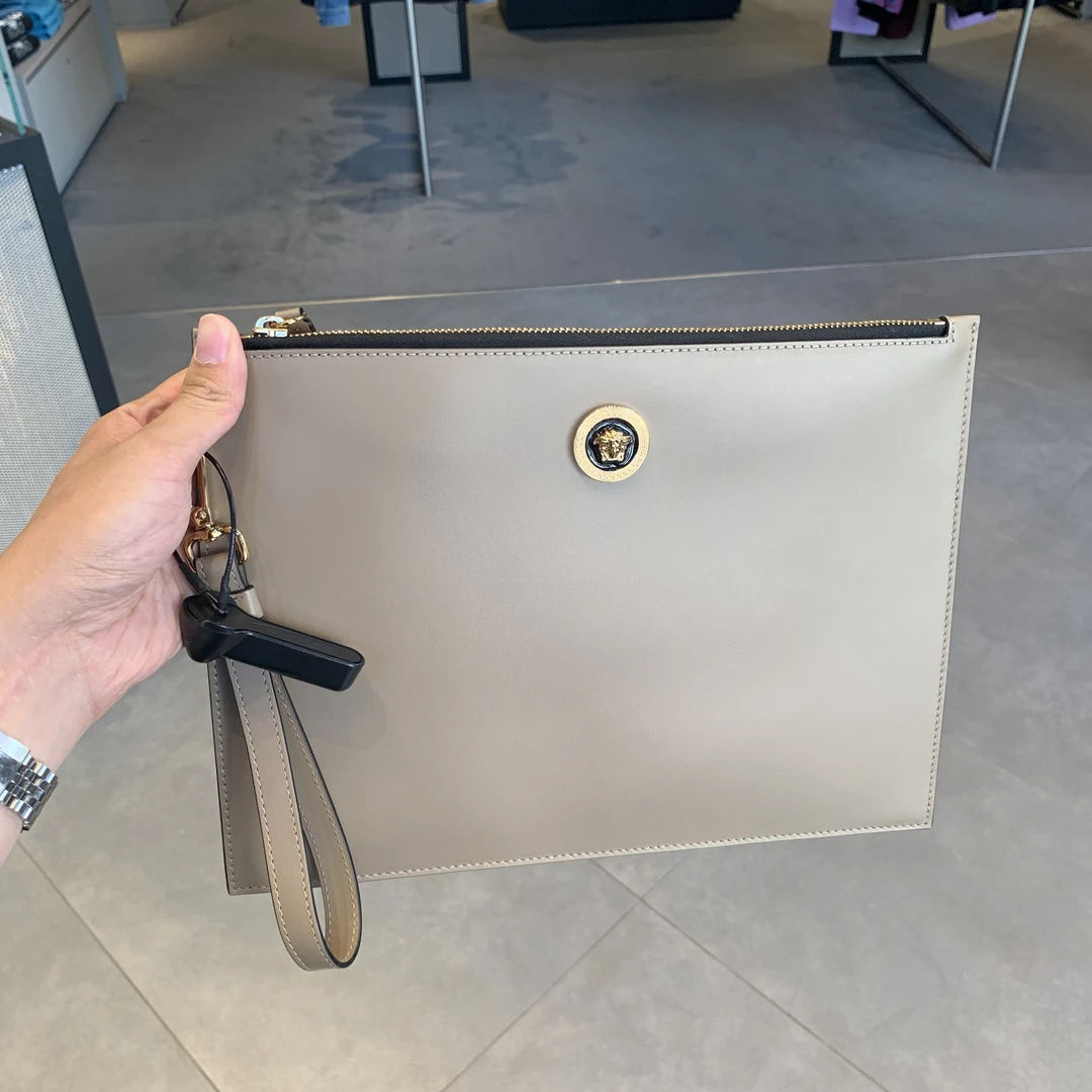 全新未使用 Versace/范思哲 三周左右回国/男士手拿包