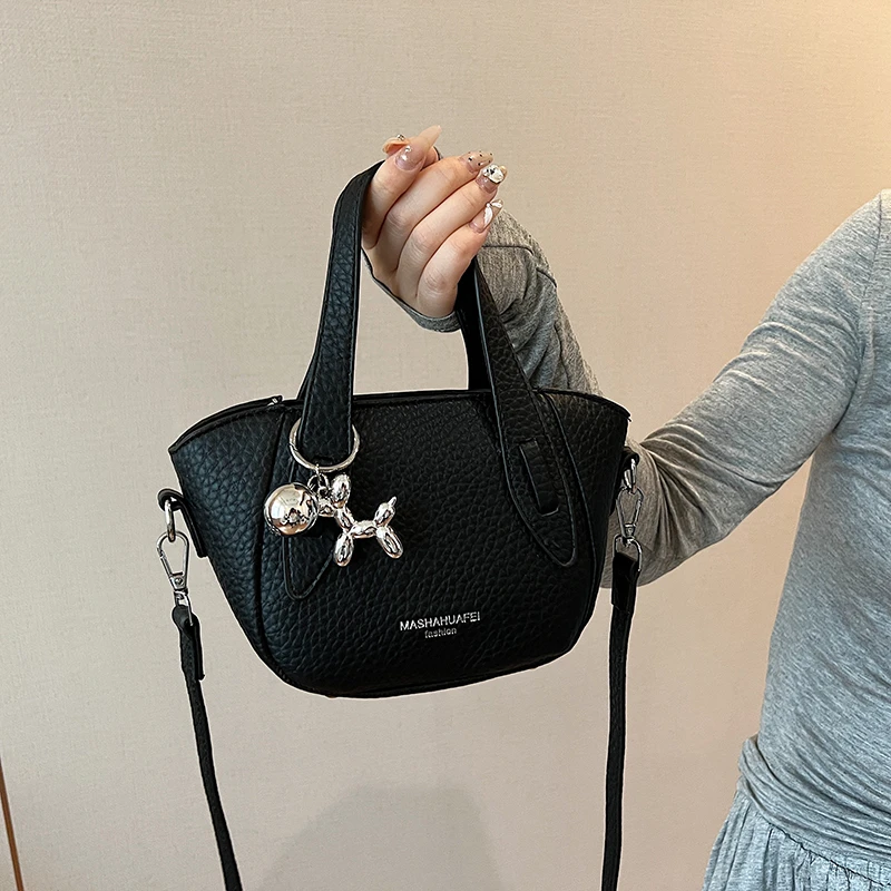 7022黑色轻奢风小众设计复古手拎包高级感百搭单肩女包斜挎包