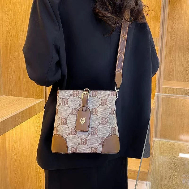 网红新款高级感女士新款潮时尚单肩斜挎包小众设计  YG-7048