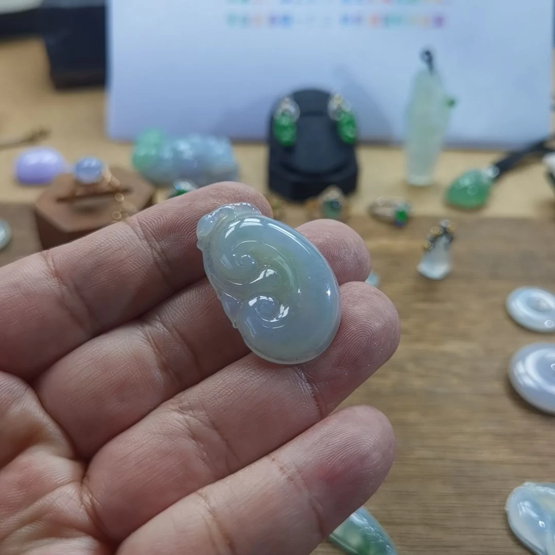 【闪购商品】翡翠挂件未镶嵌连****制