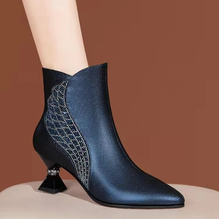 秋冬保暖真皮手工带钻女靴34-42/229尖头粗跟小方头时装靴