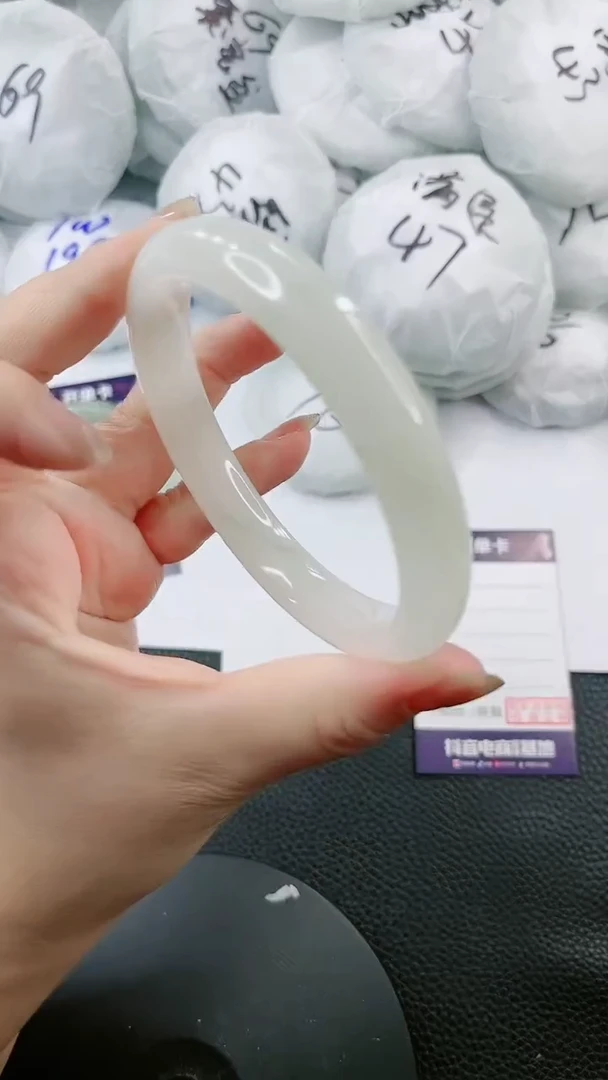 【闪购商品】石英质玉手镯未镶嵌0061343215-65
