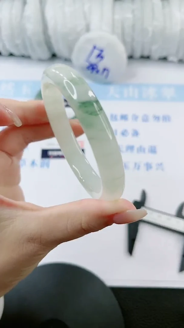 【闪购商品】石英质玉手镯未镶嵌0480838141-58