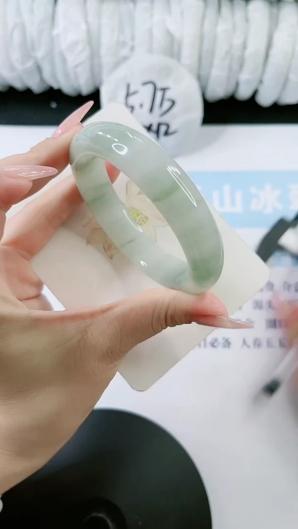【闪购商品】石英质玉手镯未镶嵌0496889062-58