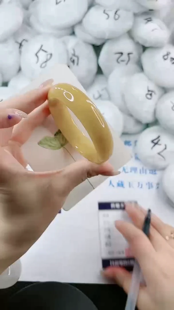 【闪购商品】石英质玉手镯未镶嵌0665376108-56多样性发货