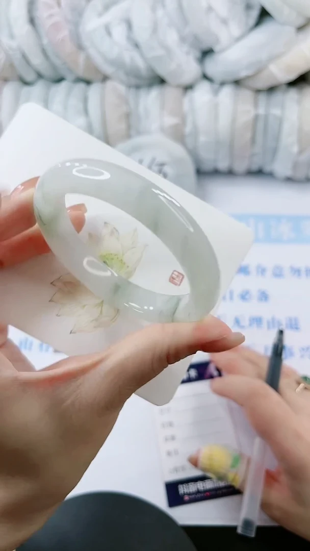 【闪购商品】石英质玉手镯未镶嵌0078147275-多样性发货