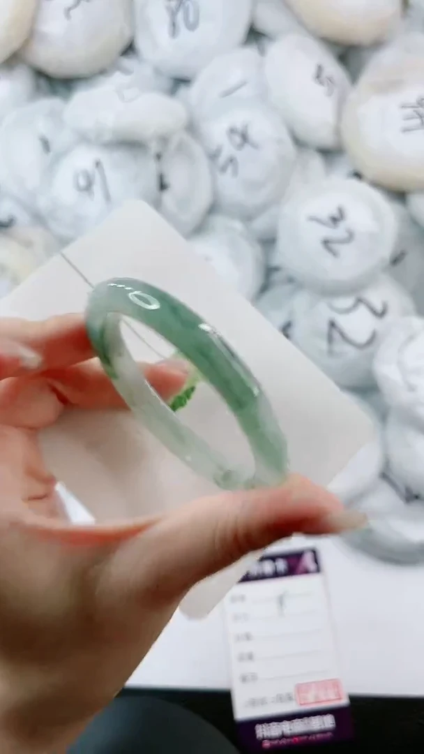 【闪购商品】石英质玉手镯未镶嵌0430462887-54多样性发货