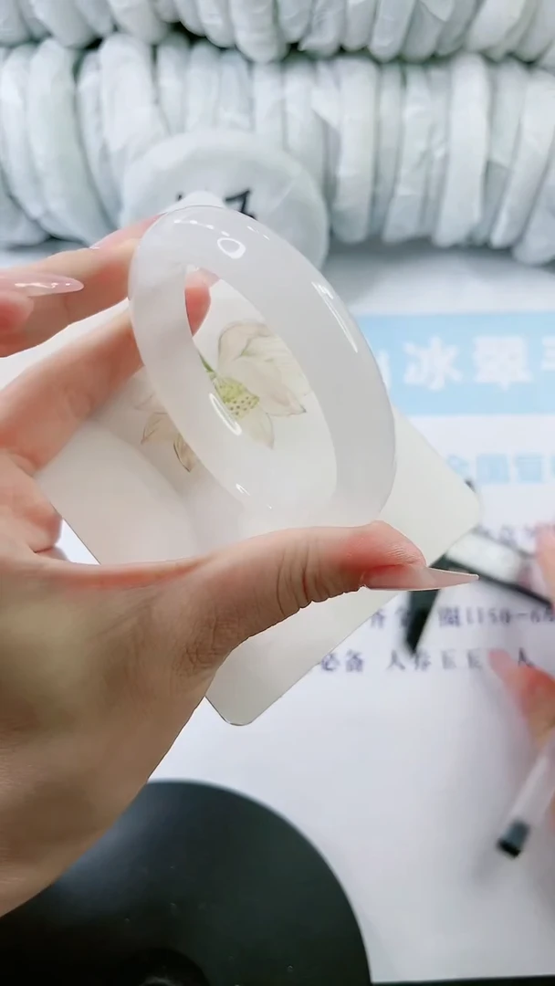 【闪购商品】石英质玉手镯未镶嵌0245433096-56