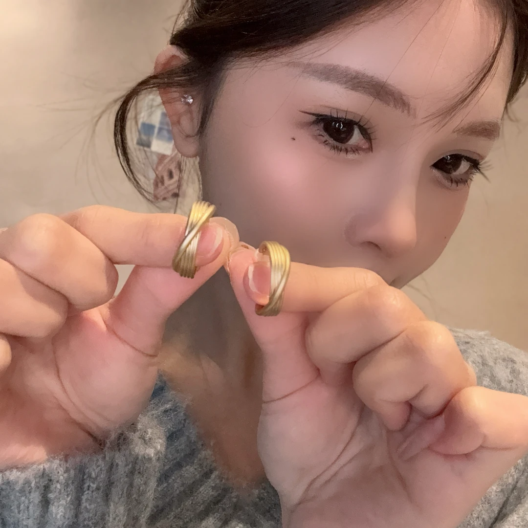 铜合金耳饰 法式简约线条交错设计感耳钉哑金轻奢时尚百搭耳饰