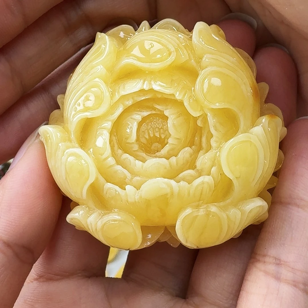 蜜蜡裸石未镶嵌……