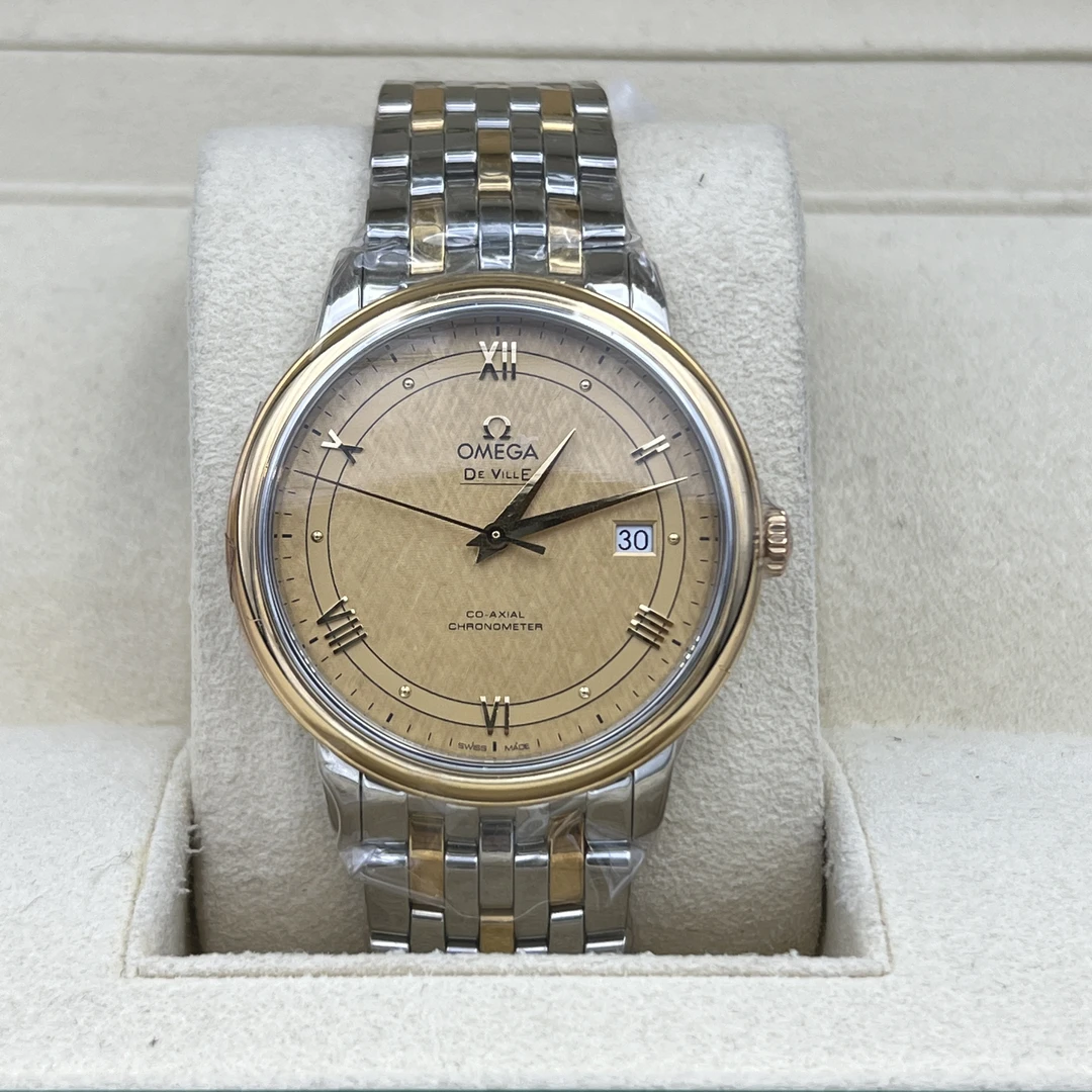 未使用  宜奢汇/欧米茄碟飞424.20.40.20.08.001，40表径，国行全套