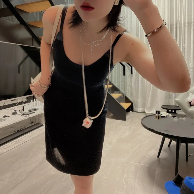 RIRV时髦-吊带连衣裙显瘦辣妹时尚性感黑色设计感气质修身复古裙