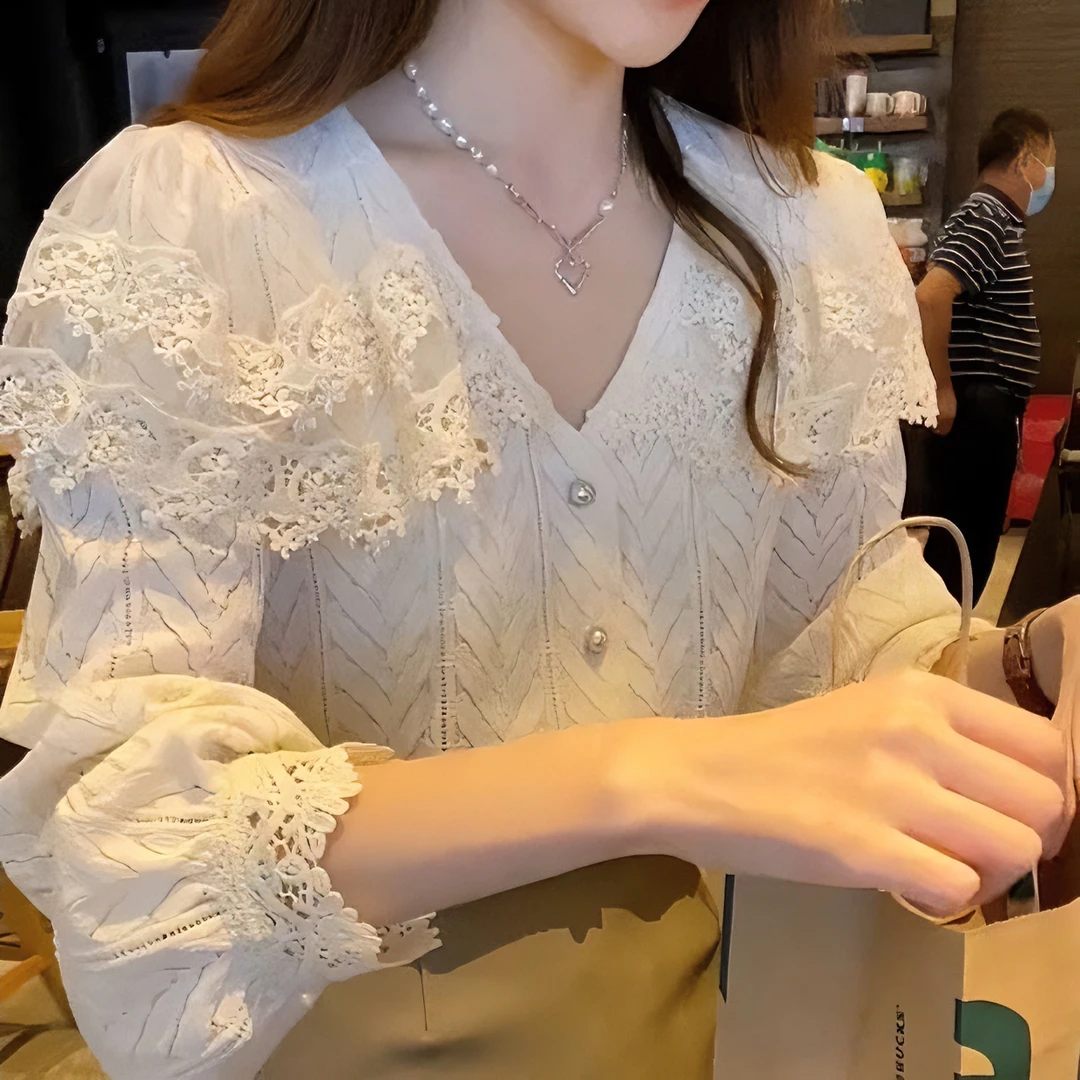 法式气质V领长袖蕾丝衫女ins甜美减龄设计感披肩小衫潮