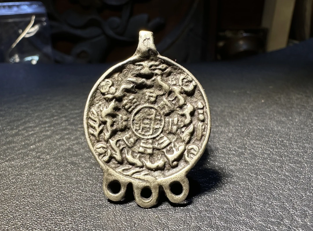 藏式白铜十二生肖九宫八卦牌怙身符