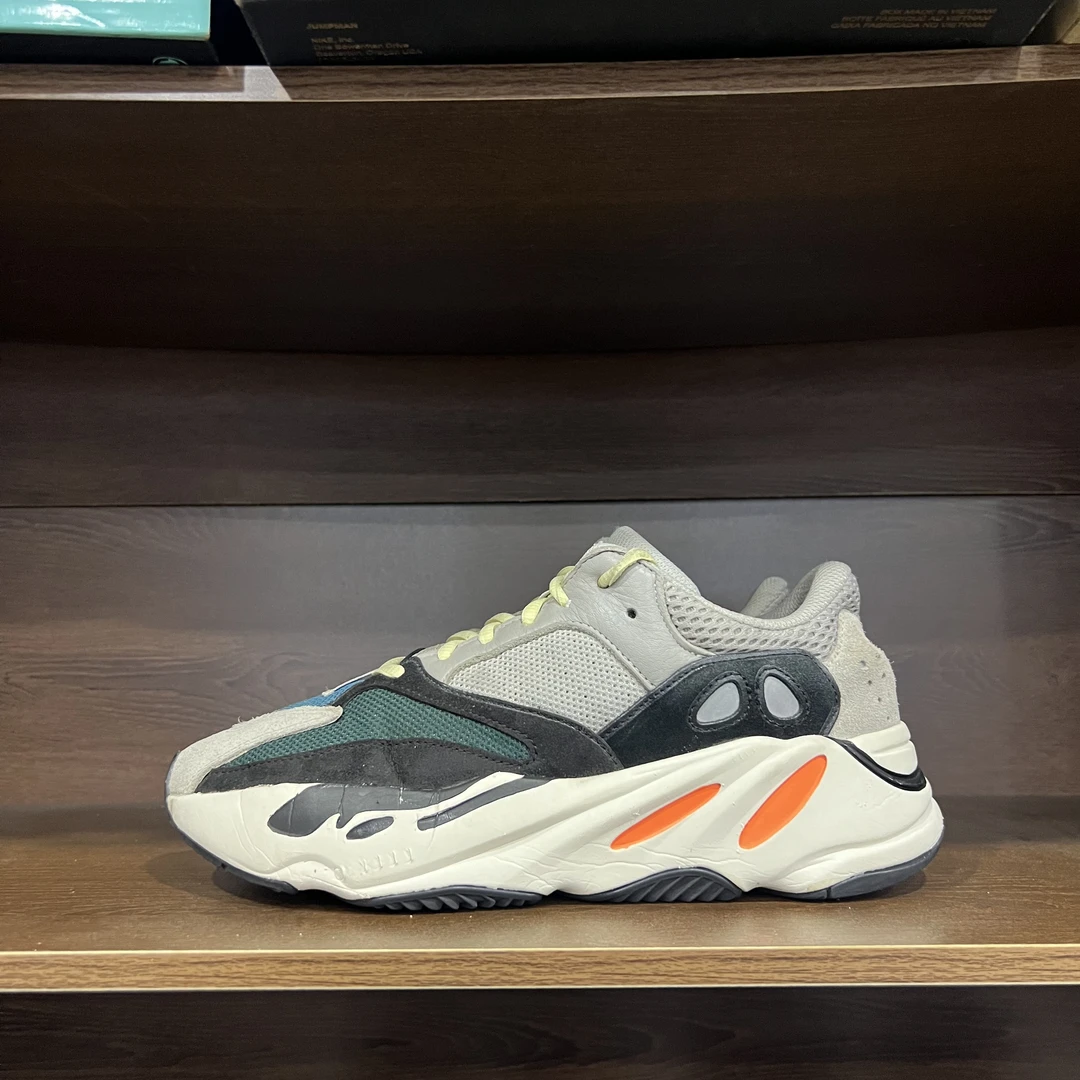 yeezy700og初代42码 休闲鞋 原盒内衬小磨损 总体完美