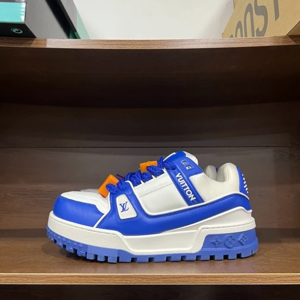 LV trainer 白蓝胖丁 6.5码 原盒偏大到41.5-42码左脚两毫米划痕