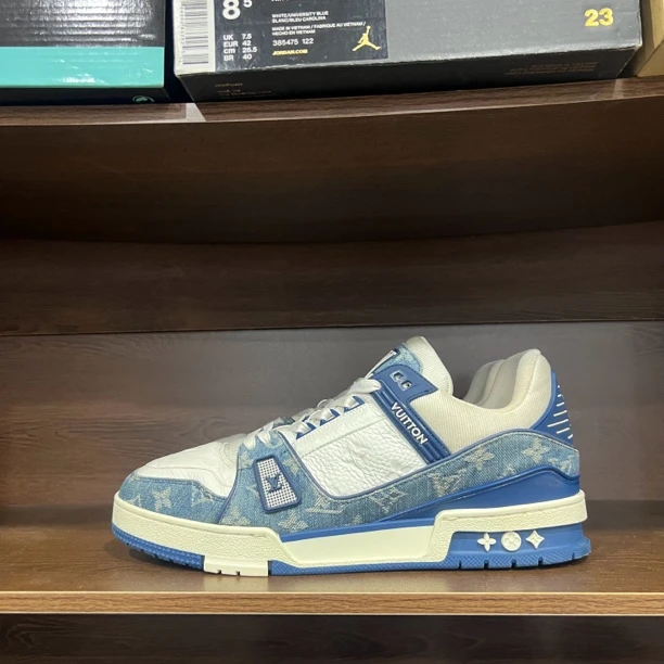 LV trainer 白蓝牛仔 9.5码 偏大到44.5 45码 成色不错