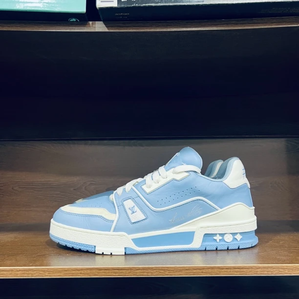 LV trainer 蓝色 6.5码 偏大到 41码左右  成色优秀