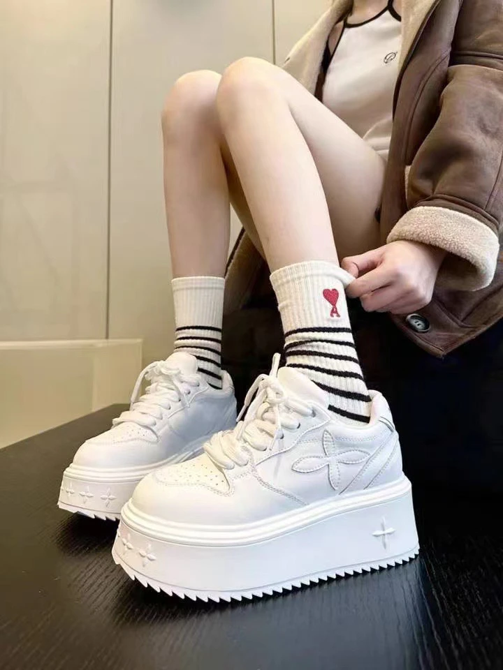 秒杀福利价（原价350）新款克罗心网红款十字花真皮增高小白板鞋