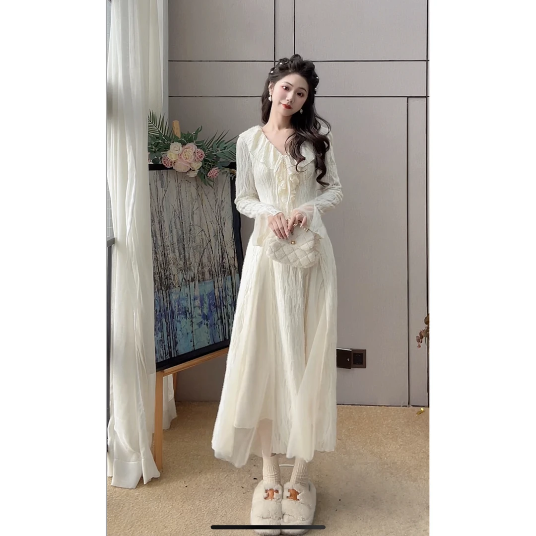 梓晴-百搭专属   法式温柔气质显瘦仙女荷叶边蕾丝拼接绒里打底裙