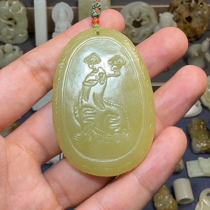 和田玉颈饰未镶嵌小**学