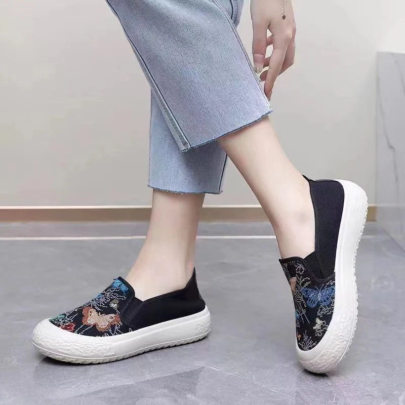 春秋新款软底防滑懒人一脚蹬老北京布鞋透气舒适休闲百搭帆布鞋女