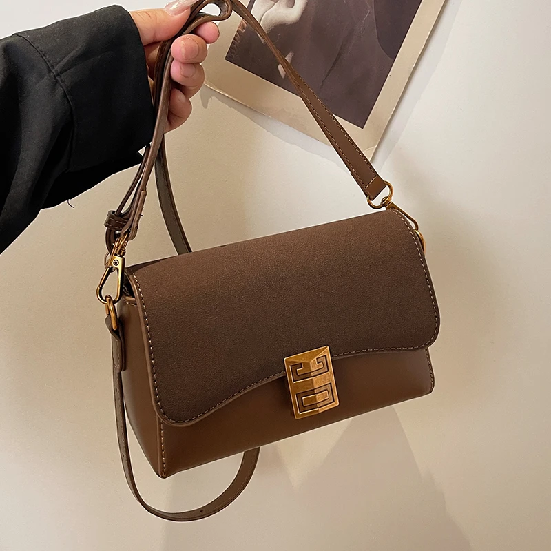 高级感复古磨砂小雅丹女2024新款秋冬季百搭斜挎包时尚超火小方包