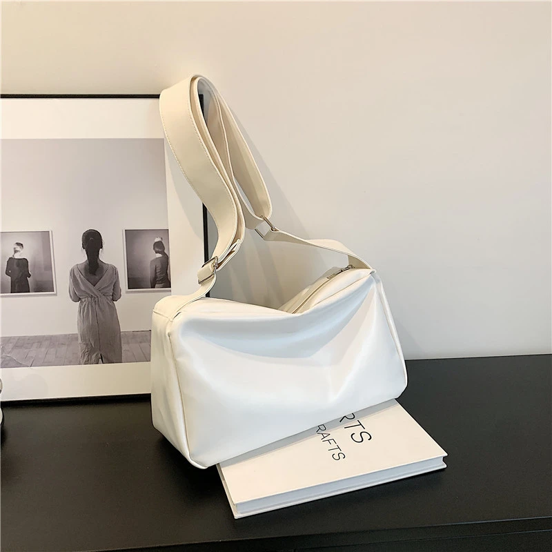 大容量包包女2024新款软皮小众通勤托特包大学生上课单肩包斜挎包