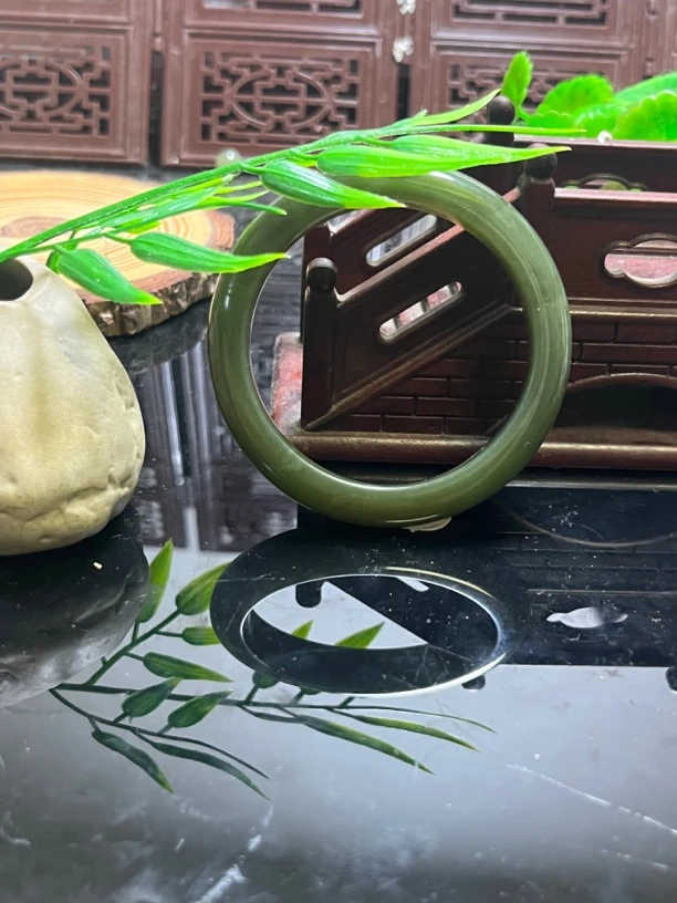 天然和田玉手镯拍完备注圈口50、56