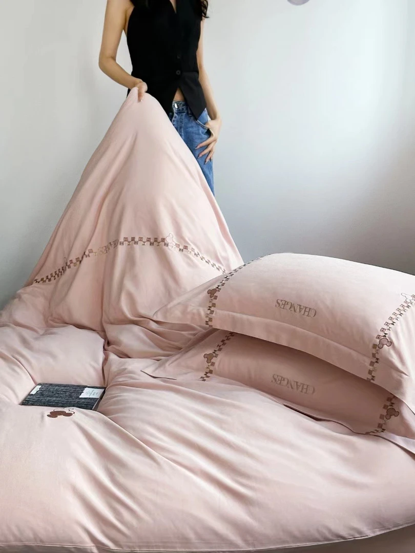 磨毛工艺款米奇四件套床品柔软轻奢亲肤床上用品牛奶简约被套刺绣