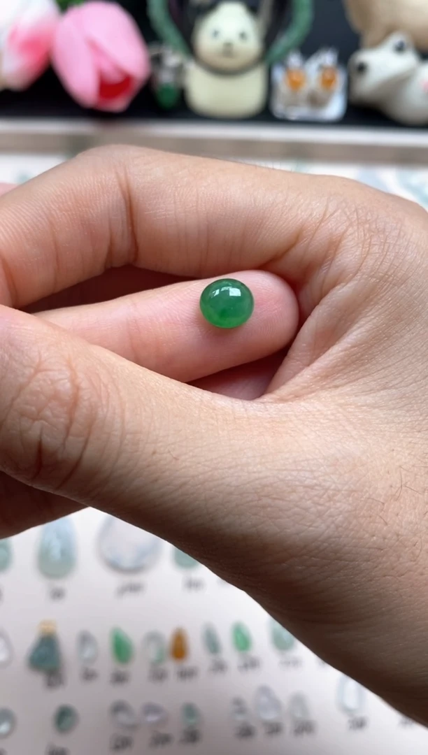 【闪购商品】翡翠颈饰未镶嵌翡翠冰绿蛋面