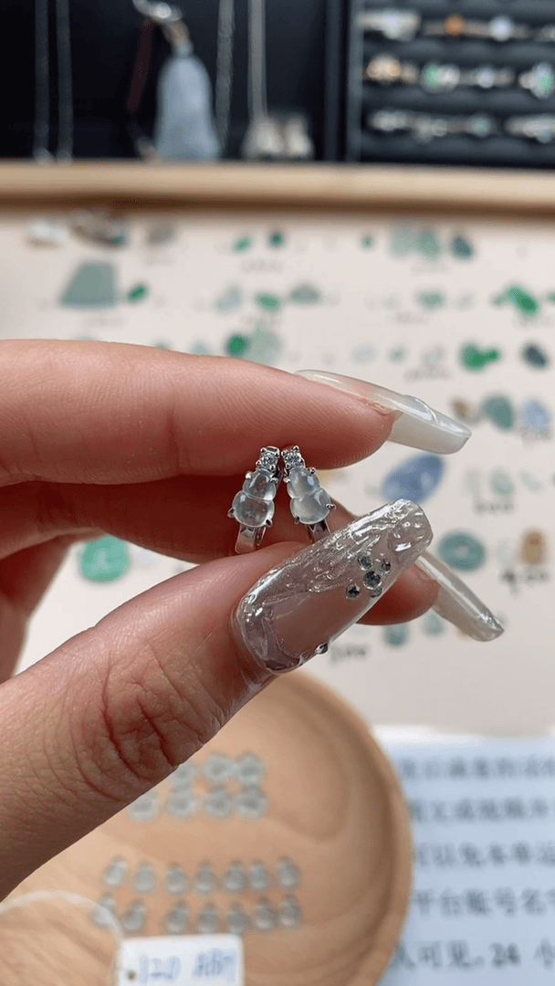 【闪购商品】翡翠耳饰银S925镶嵌翡翠冰种葫芦耳钉