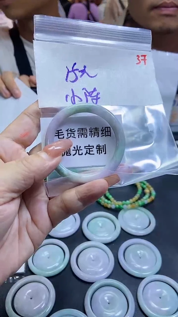 【闪购商品】定制翡翠未镶嵌37童镯