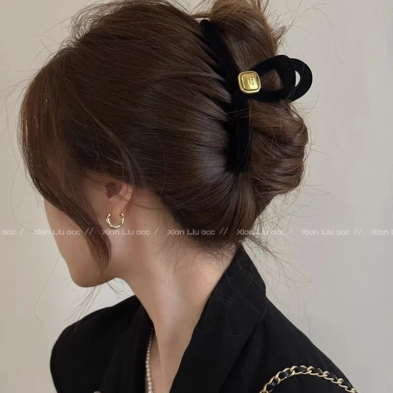 金色爱心黑色植绒发夹女2023新款后脑勺抓夹高级感秋冬鲨鱼夹头饰