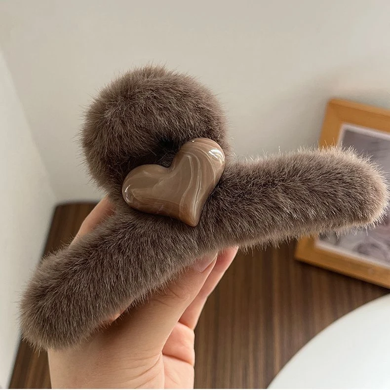 毛绒爱心发夹女秋冬大号抓夹时尚后脑勺发夹高级感气质鲨鱼夹发卡