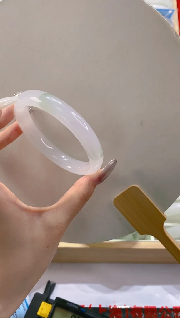 【闪购商品】石英质玉手镯未镶嵌170-61