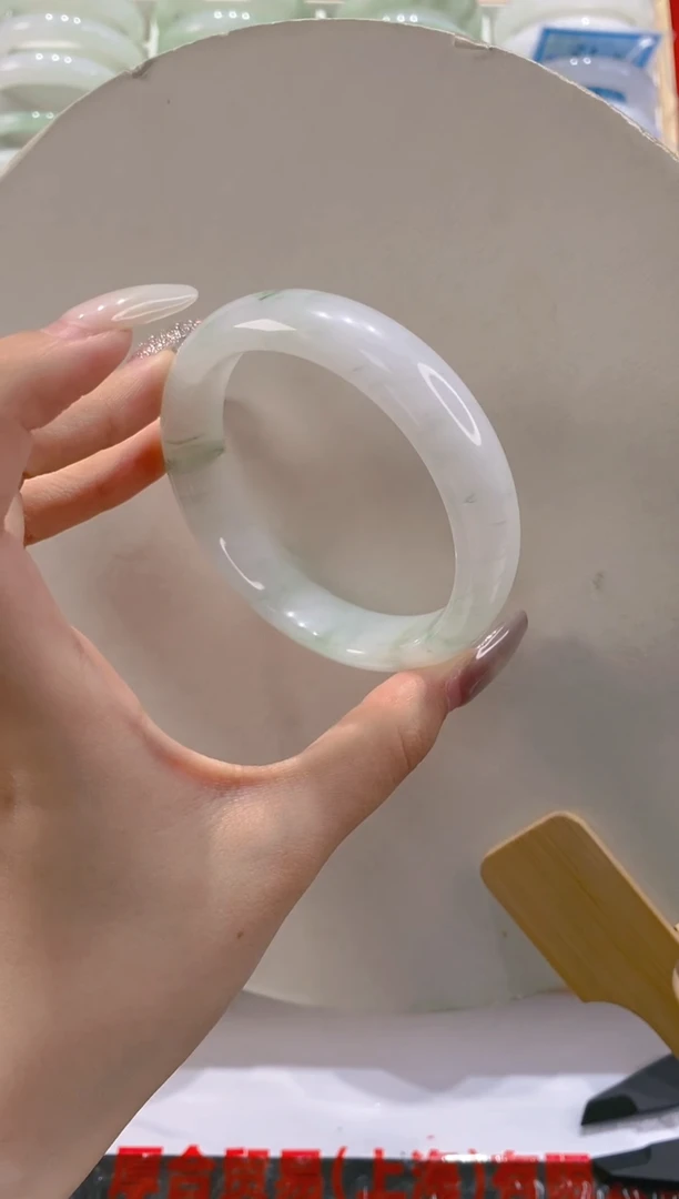 【闪购商品】石英质玉手镯未镶嵌198-60.9