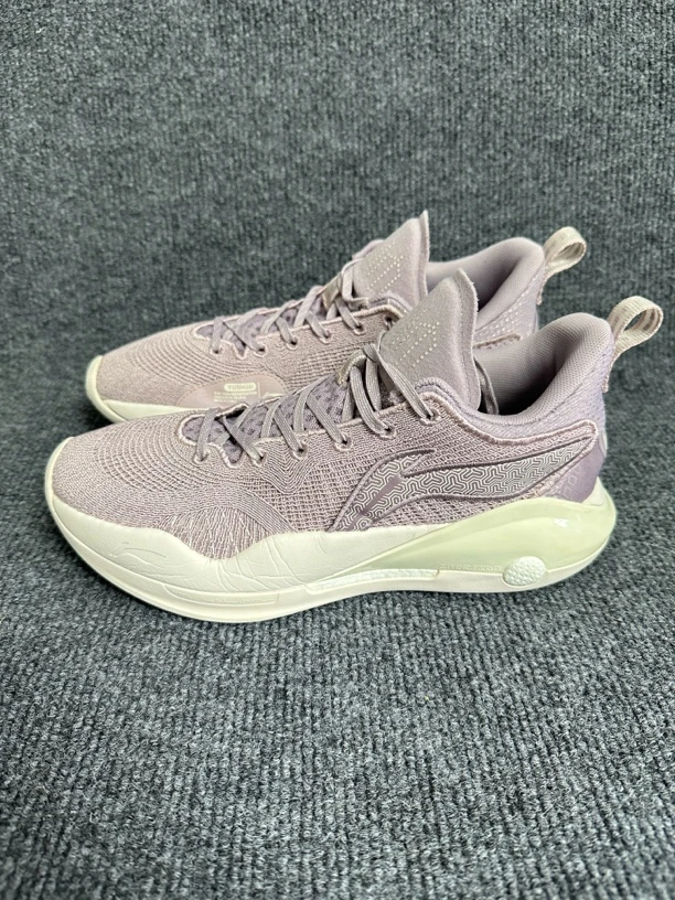 驭帅15 V2淡紫40码三分之一，9新