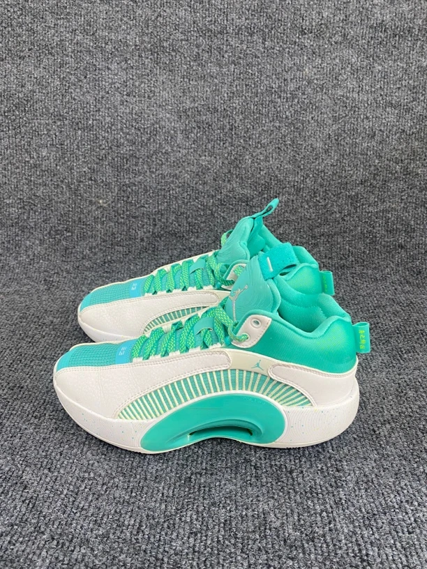AJ35郭艾伦绿39码，9新