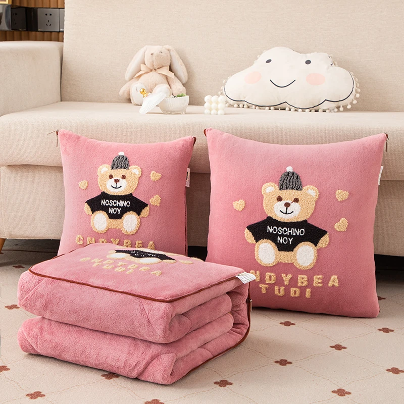 牛奶绒加厚带帽熊抱枕被子多功能二合一折叠车载双面两用四季款