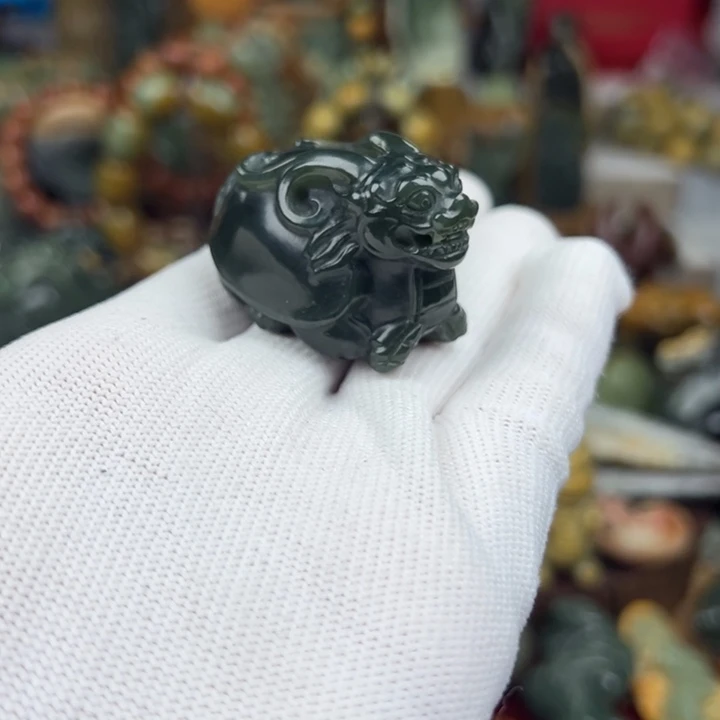 岫岩老玉（透闪石质玉）把件未镶嵌万***羯