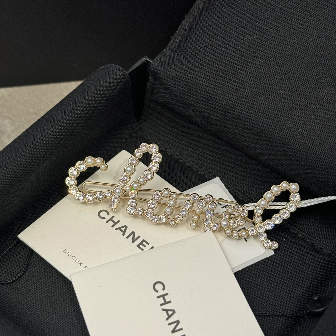 95新 Chanel/香奈儿 字母镶嵌钻石珍珠发夹